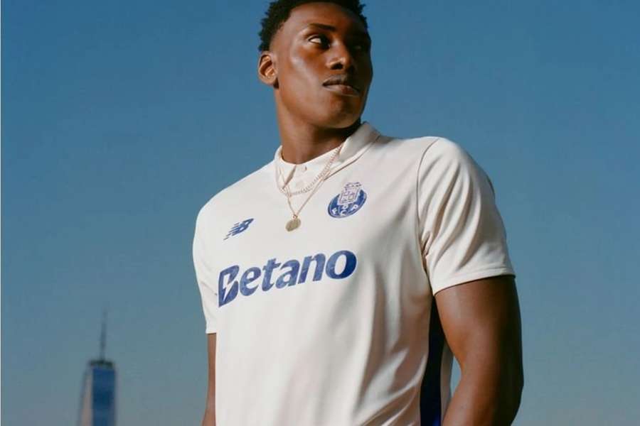 Calm and elegant in Porto's third kit