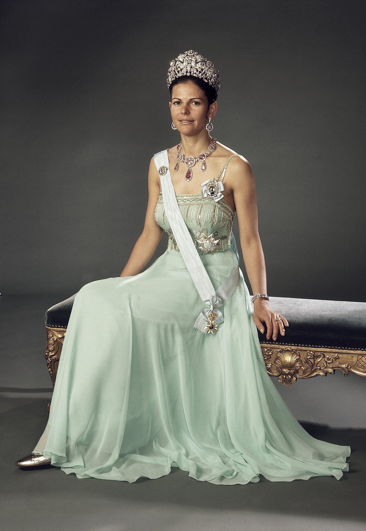 Official portrait of Queen Silvia of Sweden, 1976 (Lennart Nilsson/TT News Agency/Alamy)