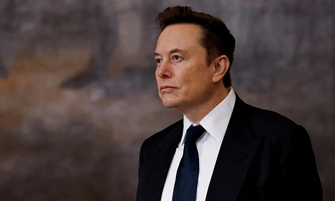 World’s richest man Elon Musk says saving for retirement will soon be ‘irrelevant’ thanks to AI