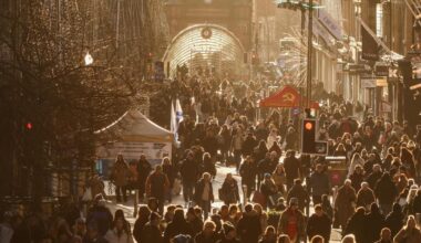 Shoppers continue to flood Glasgow for New Year sales bargains