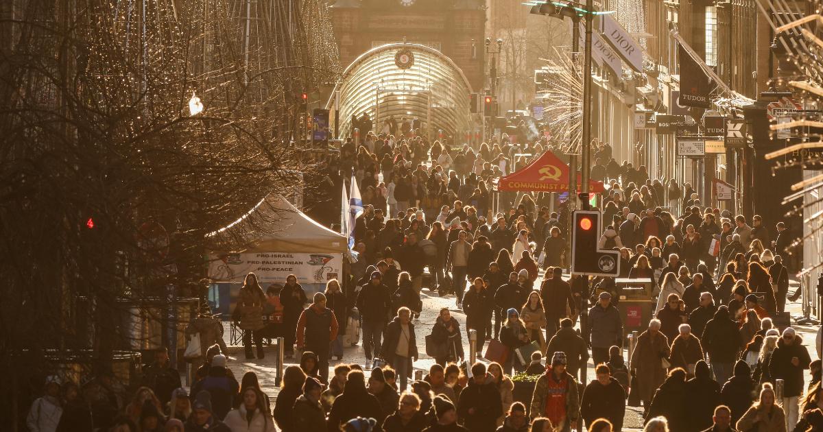 Shoppers continue to flood Glasgow for New Year sales bargains