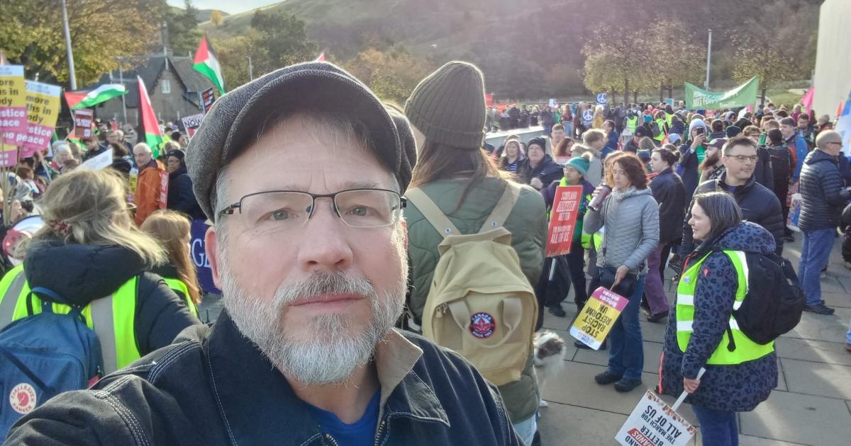 Glasgow charity Move On founder steps down after 28 years