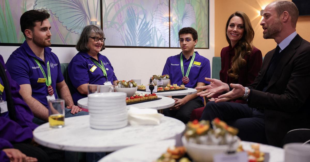 Kate makes surprise appearance with William in show of support for NHS staff