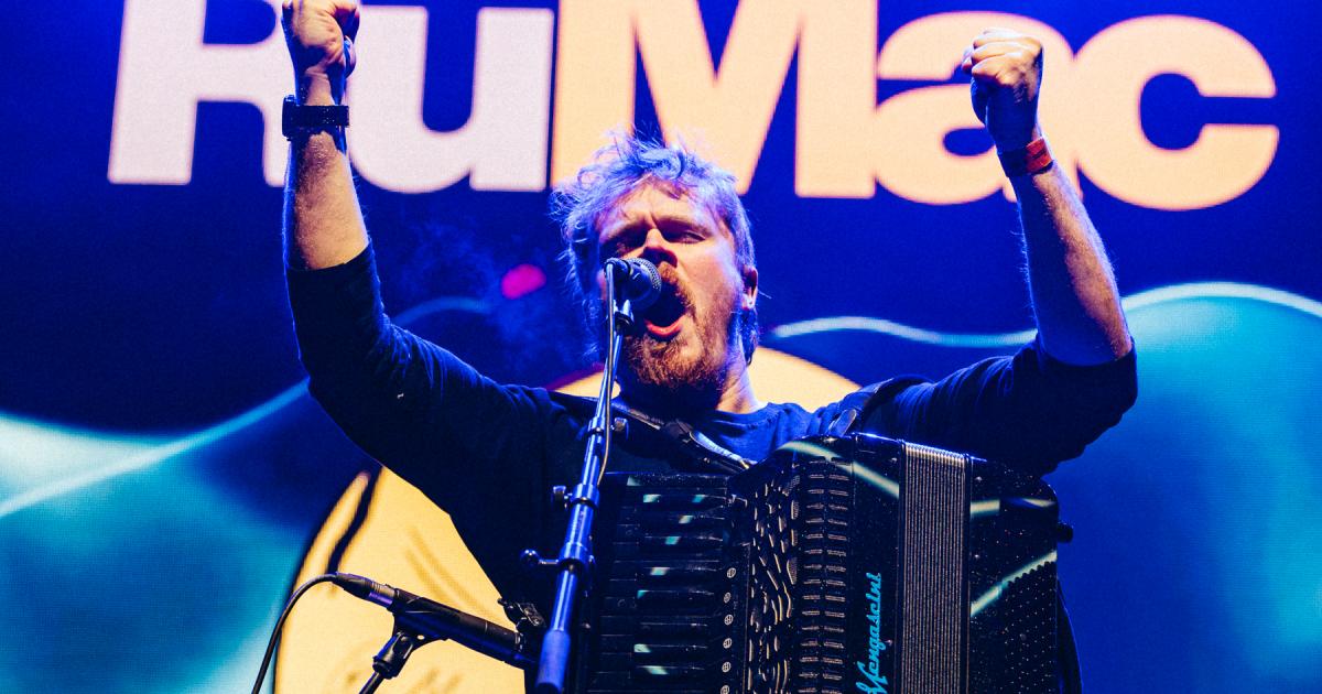 The Celtic Connections headliner who left bin lorry driving behind