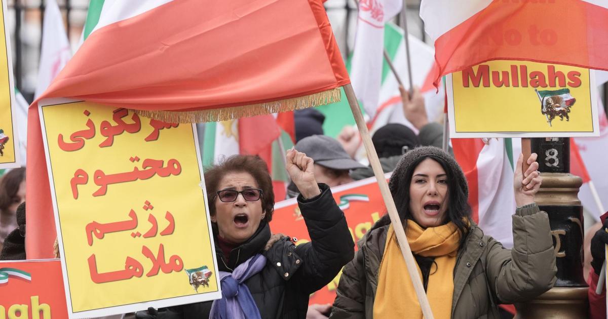 Government urged to ban Iranian revolutionary guard amid violent crackdown