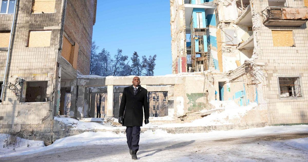 Britain and Ukraine stand ‘shoulder to shoulder’, Lammy says on Kyiv visit