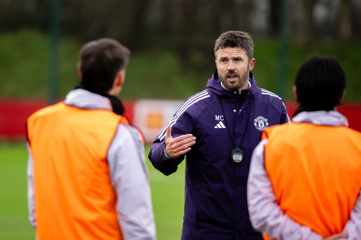 Head Coach Michael Carrick of Manchester United