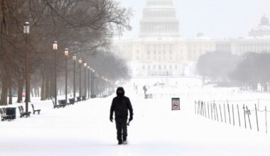 Over 1 million without power as first storm deaths are reported