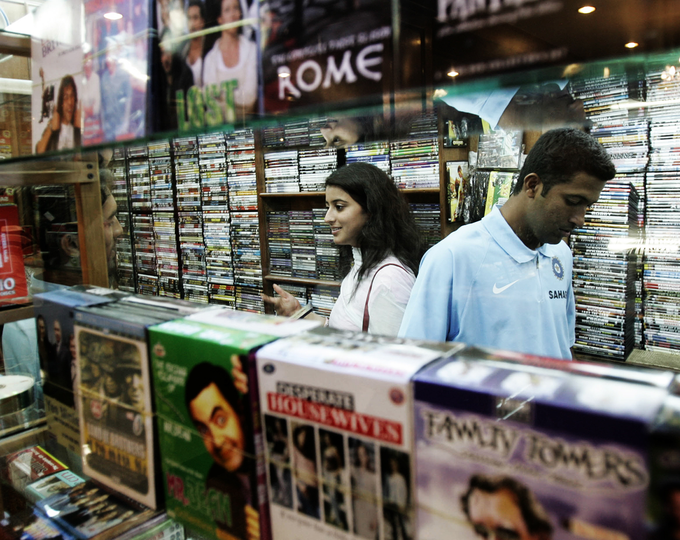 Jaffer with his wife, Ayesha, shopping during India's tour of Bangladesh in 2007