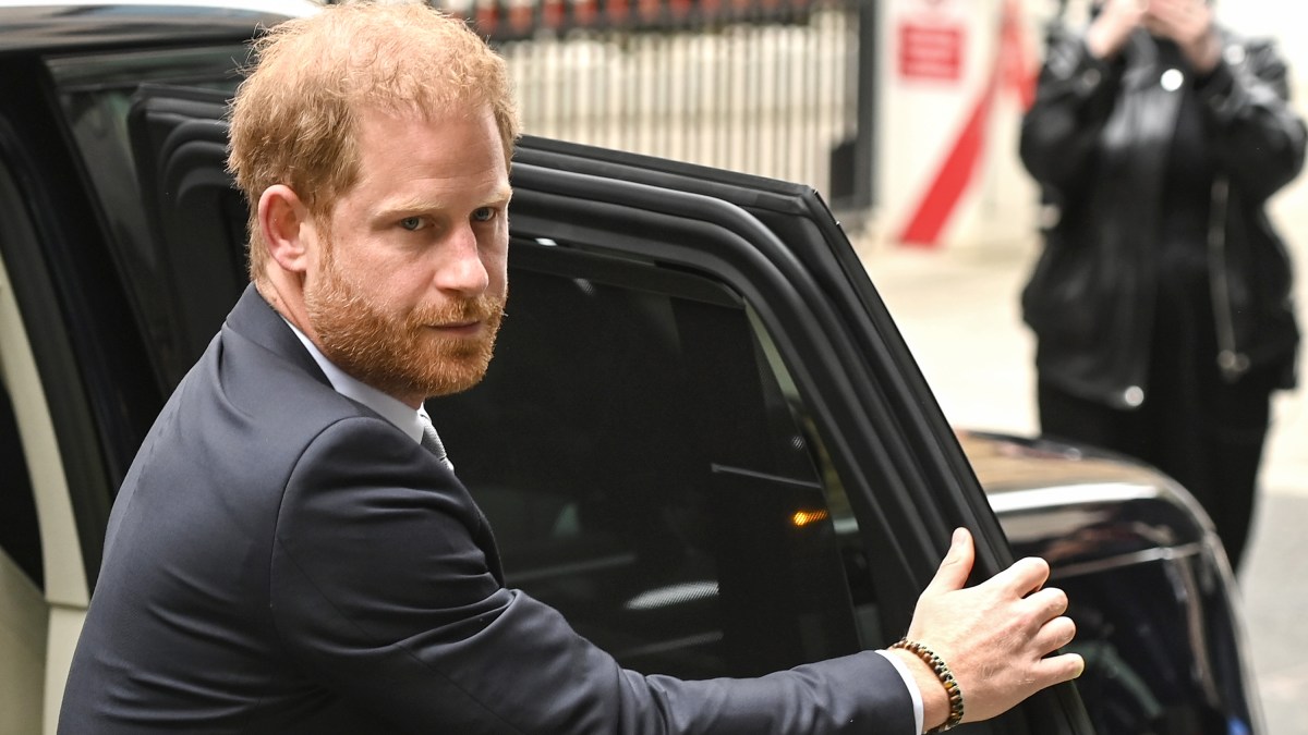 As Prince Harry goes to High Court, the rest of family keep well away