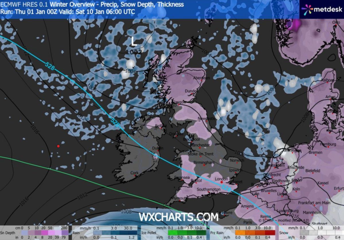 A map of the British Isles shaded purple to indicate arrival of snow