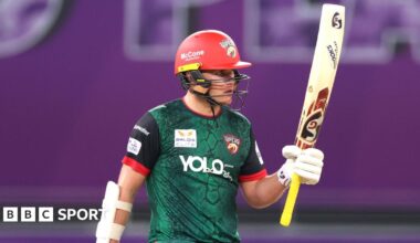 Manchester United head coach Ruben Amorim in a dark winter coat on the touchline before the 1-1 draw with Leeds