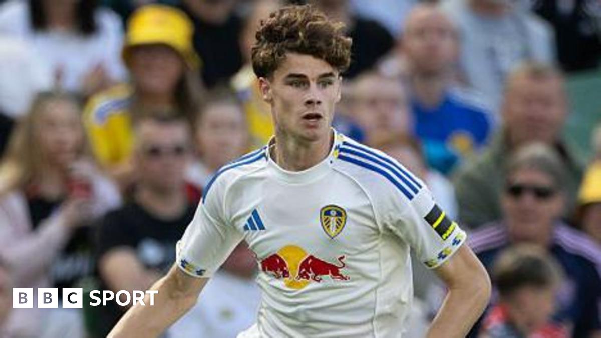 Harry Gray in action for Leeds United