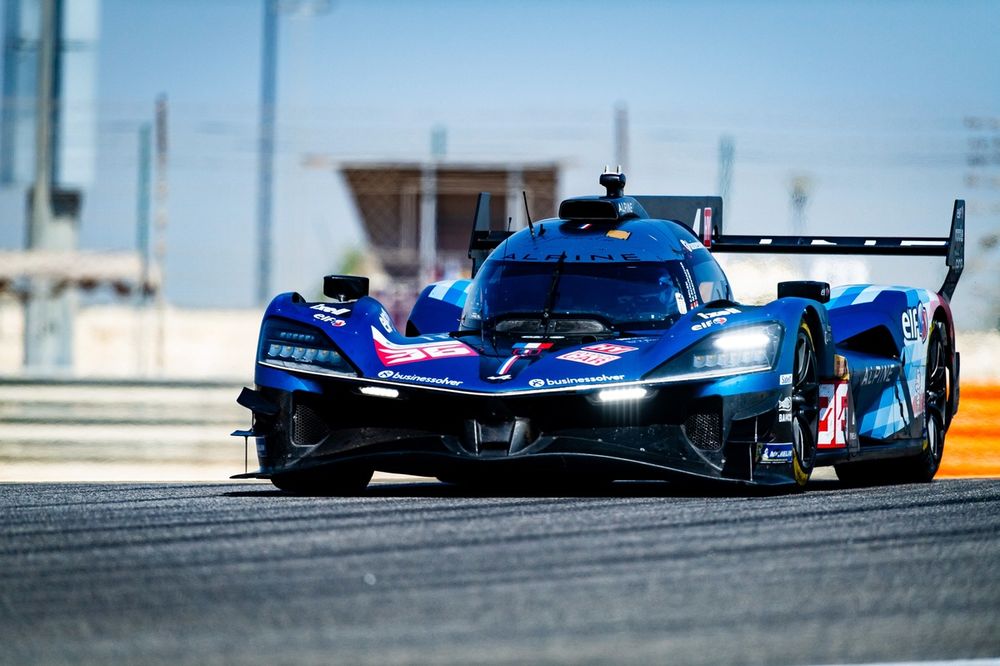 #36 Alpine Endurance Team Alpine A424: Jules Gounon, Victor Martins