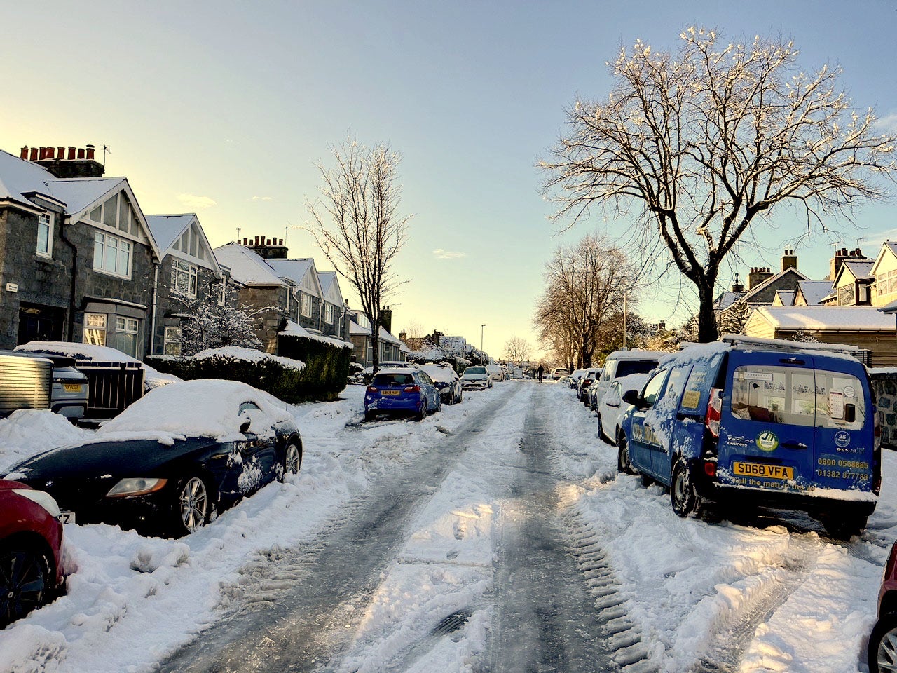 Some cars were trapped in snow in Aberdeen