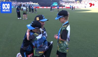 Alex Carey comforts daughter, top scores for Adelaide Strikers in BBL return loss to Perth Scorchers