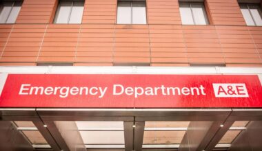 Supporting image for story: What the latest NHS hospital figures for England show