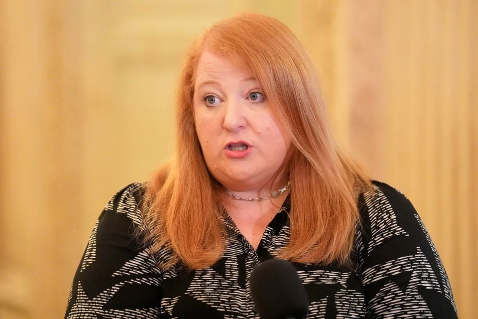  Naomi Long