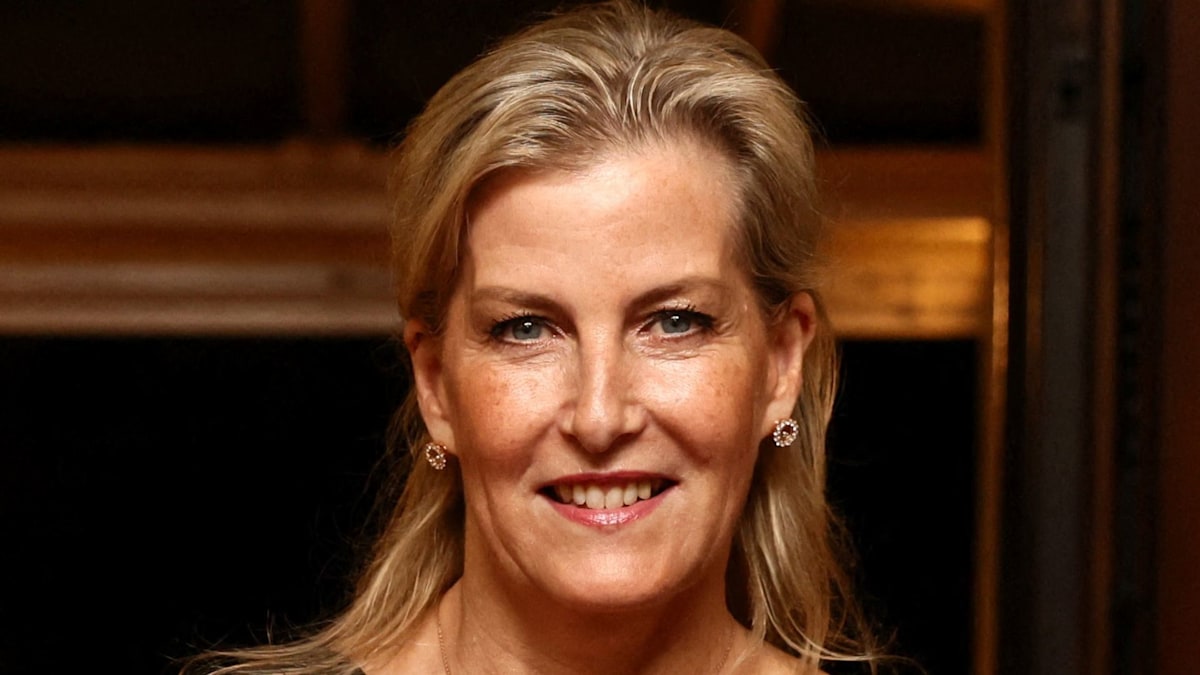 The Duchess of Edinburgh's 'clingy' emerald dress is a masterclass in styling satin in your 60s