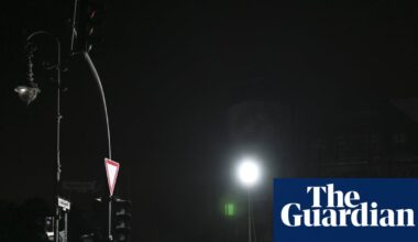 Berlin mayor faces calls to resign after playing tennis during city blackout | Germany