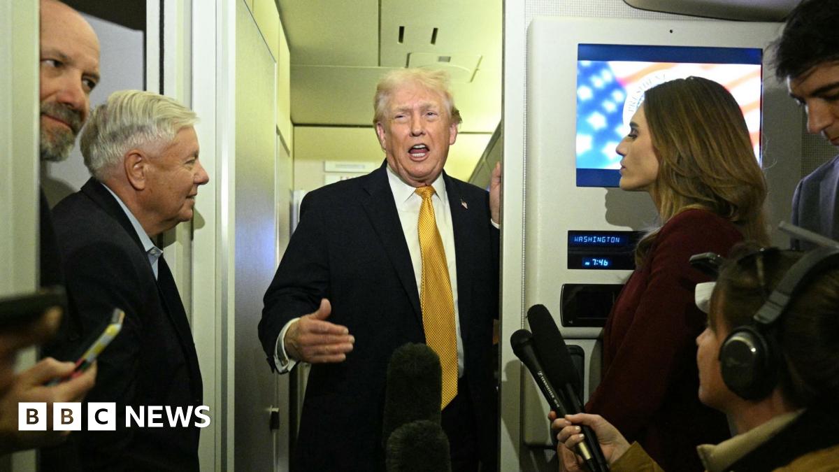 US President Trump aboard Air Force One on 4 January.