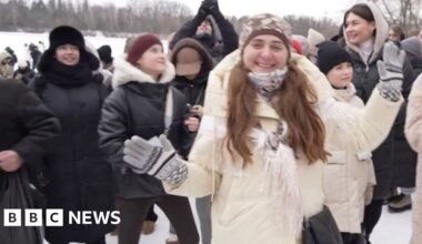 Frozen river hosts dance party in Kyiv