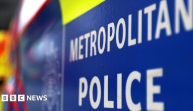 A white and blue sign reading Metropolitan Police.