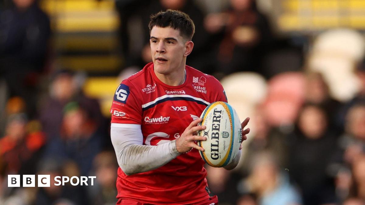 Joe Hawkins with the ball in his hands for Scarlets against Dragons