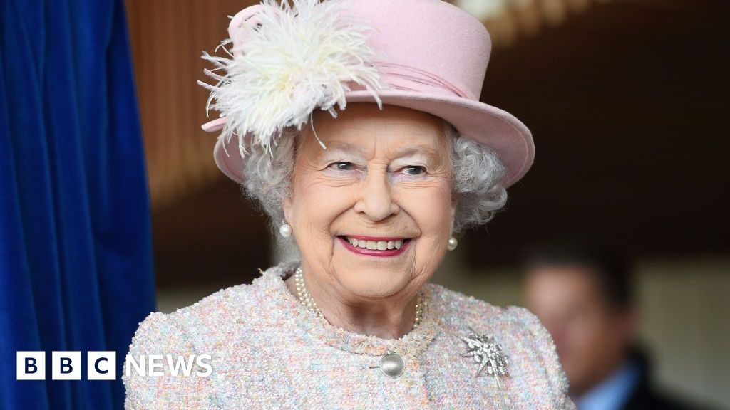 Queen Elizabeth II statue will be standing and not on horseback