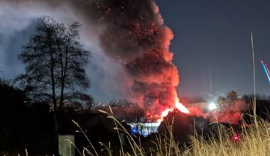 Sheffield fire LIVE: Huge blaze erupts near shopping centre | UK | News