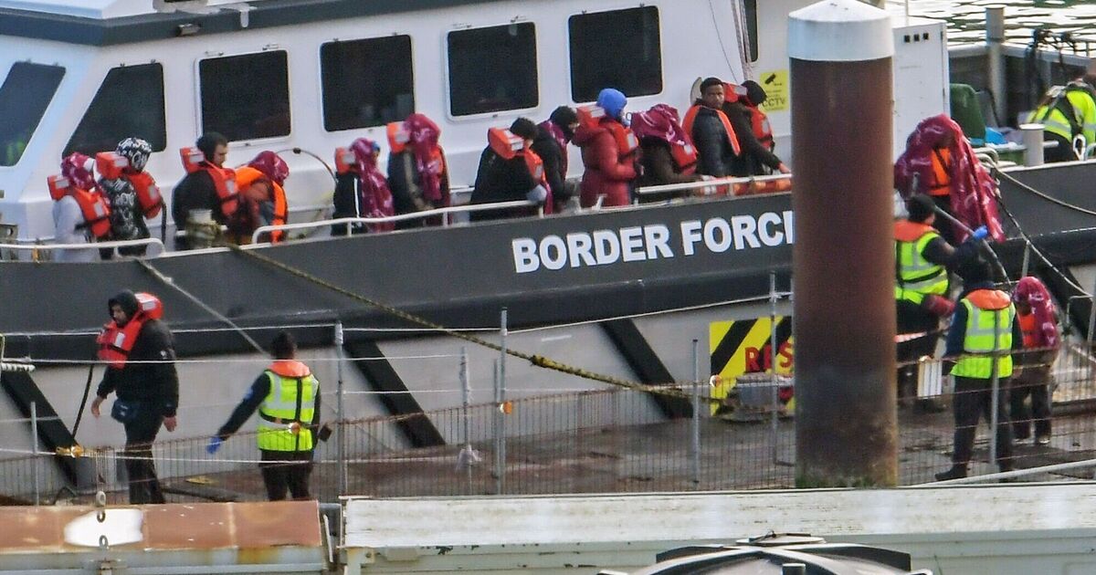 Starmer's smuggling gang vow in tatters as UK 'business booms' for people movers | World | News