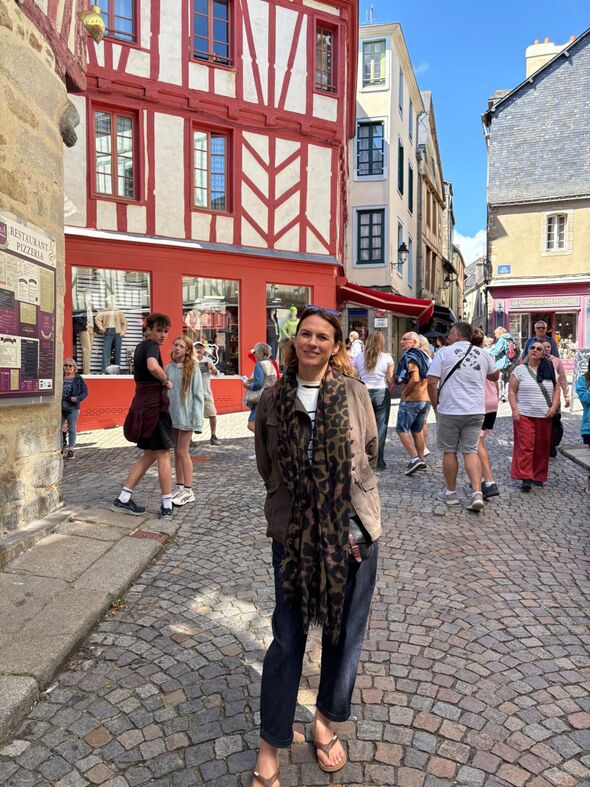 -Victoria in France -Victoria in France