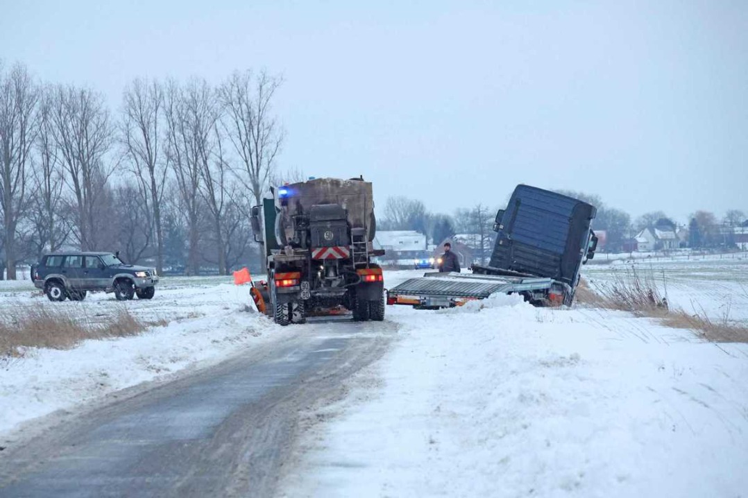 Rare red 'danger to life' warning issued as Storm Goretti approaches Britain, France