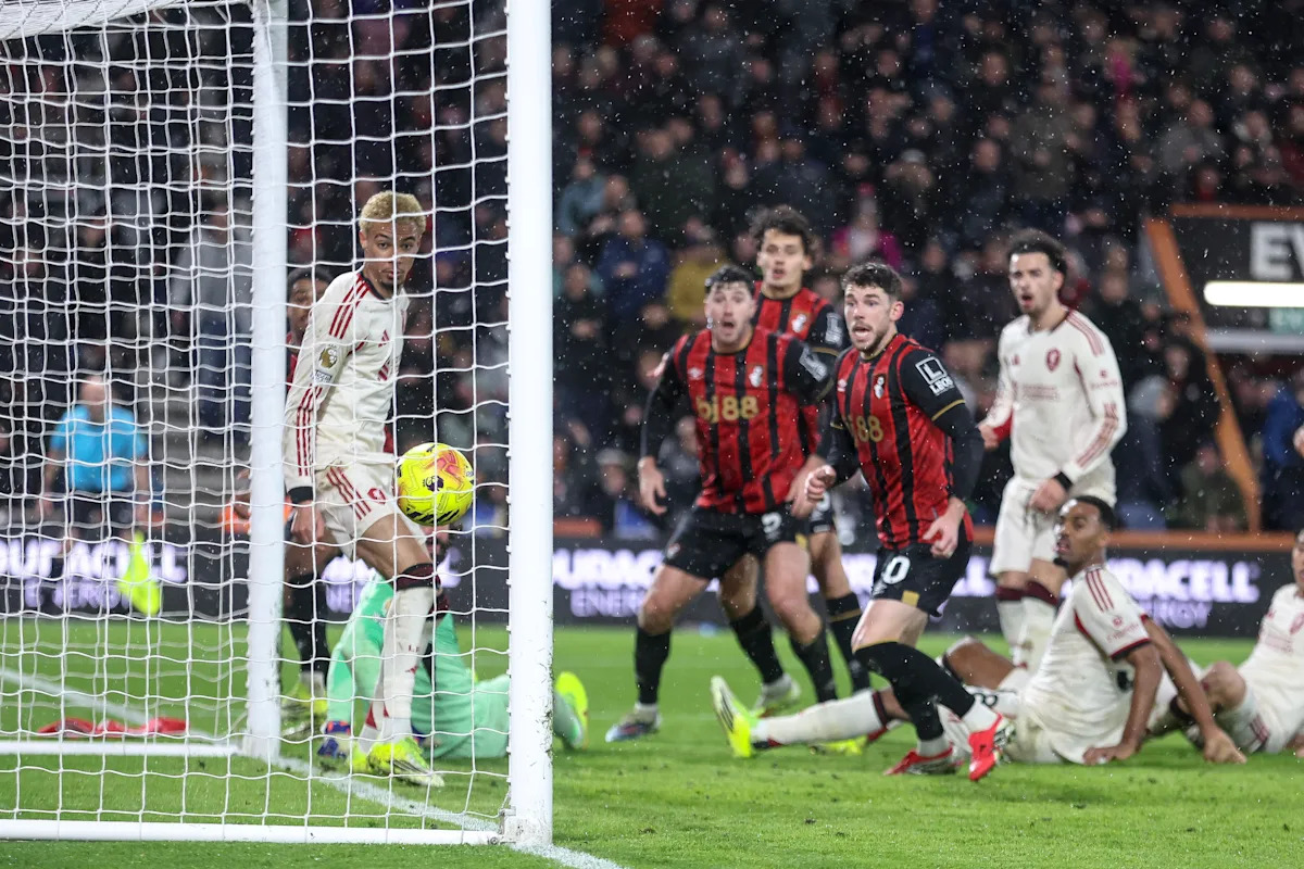 Premier League: Liverpool stunned by last-gasp Bournemouth winner