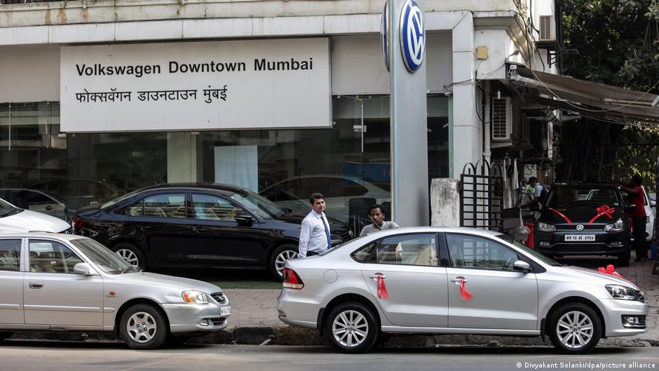 As China sales slow, Germany's carmakers look to India – DW – 01/11/2026