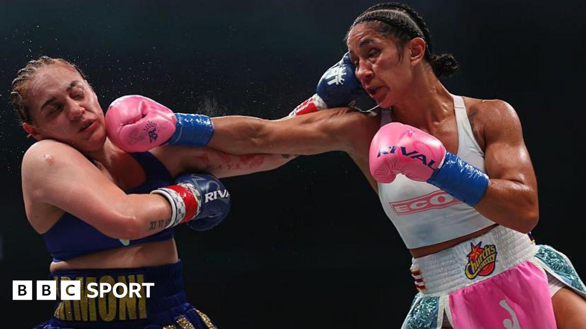 Amanda Serrano lands a right jab on Reina Tellez