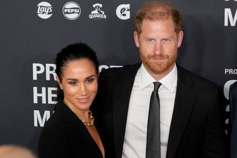 Prince Harry (r.) and his wife Meghan Markle moved to the US in 2020.