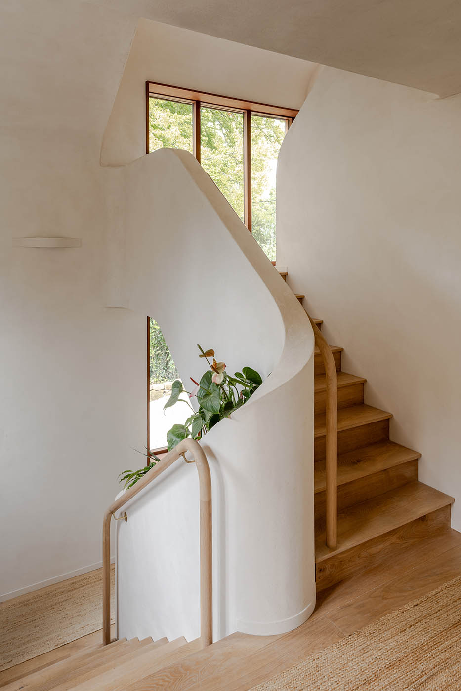 The curving staircase that joins the two homes
