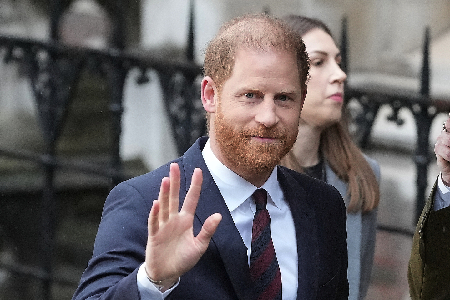 Britain's Prince Harry arrives at London's High Court to lead a group, including Elton John and Elizabeth Hurley, accusing the Daily Mail's publisher of privacy invasion through unlawful tactics in a trial that is part of a wider phone hacking scandal in London, Jan. 21. [AP/YONHAP]