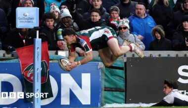 Manchester United head coach Ruben Amorim in a dark winter coat on the touchline before the 1-1 draw with Leeds