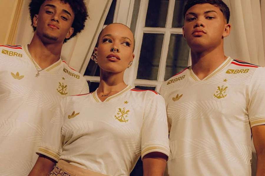 The cloak recalls Fla's origins in rowing