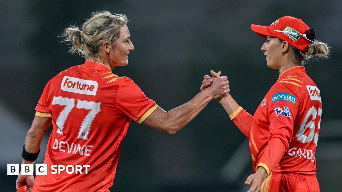 Sophie Devine shales hands with Ash Gardner