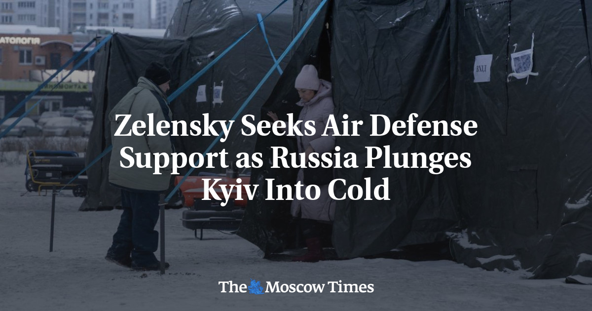 Zelensky Seeks Air Defense Support as Russia Plunges Kyiv Into Cold