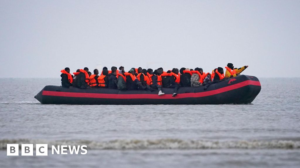 UK powers to seize phones from migrants without arrest come into force