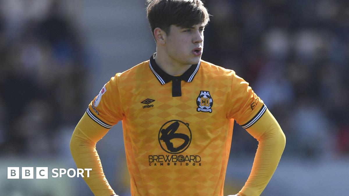 Josh Stokes in action for Cambridge United in 2024-25