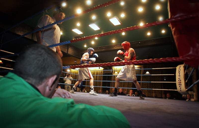 Ring side....A coach keeps  a close eye on the contest between Kevin McIntyre[St Josephs Derry] and Michael McLaughlin[Holy Trinity] in the LT\Welterweight Division in the La Cuisine Ulster Intermediate Boxing Championships at the Dockers club  Belfast.pic brendan murphy\irish news\2\11\2005