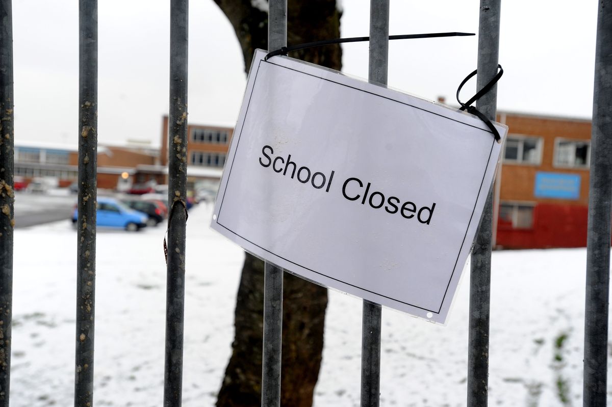School closed sign 