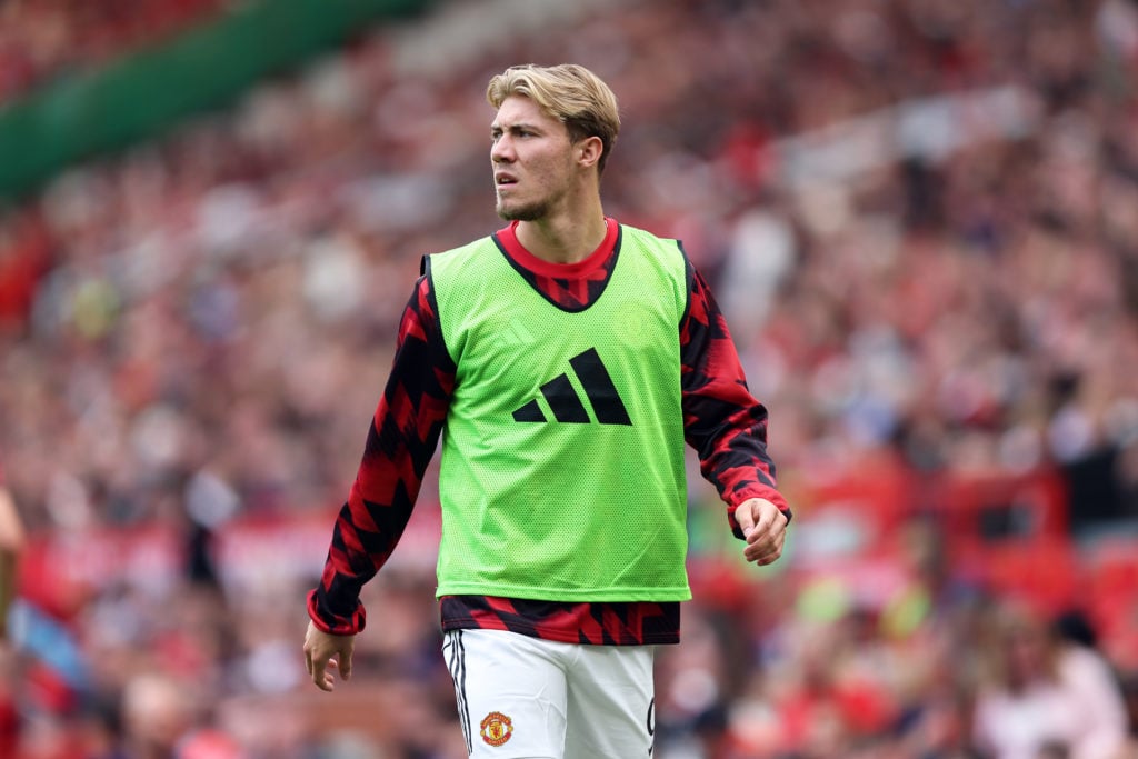 Rasmus Hojlund warming up for Manchester United.