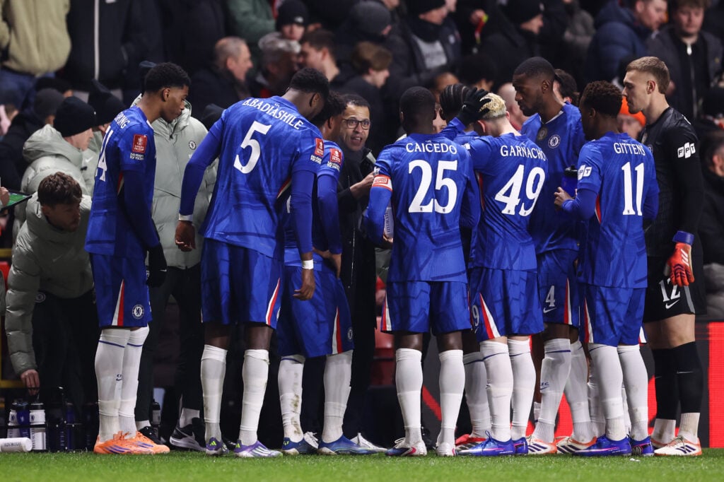 Chelsea manager Liam Rosenior gives a team talk during the Emirates FA Cup