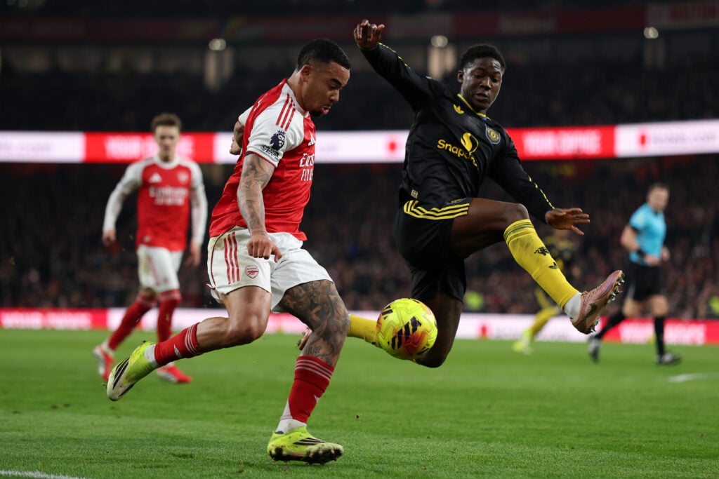 Gabriel Jesus and Kobbie Mainoo during the Premier League match between Arsenal and Manchester United at the Emirates Stadium in 2026 in London, England.